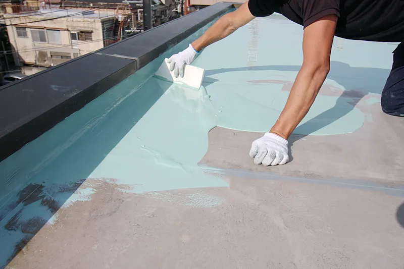 屋上防水の施工風景